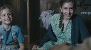 Online film Daleko od domova