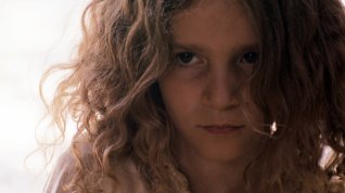 Online film Daleko od domova
