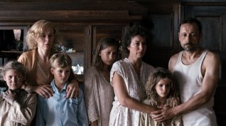 Online film Daleko od domova
