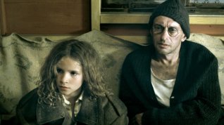 Online film Daleko od domova