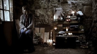 Online film Skeletons