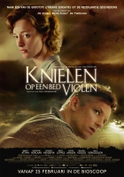 Online film Knielen op een bed violen