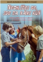 Online film Neohlížej se, jde za námi kůň