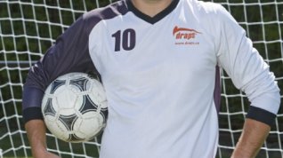 Online film Kdo neskáče, není Čech
