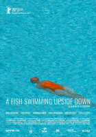 Online film Ein Fisch, der auf dem Rücken schwimmt