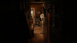 Online film Angry White Man