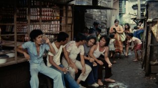 Online film Manila ve spárech světla