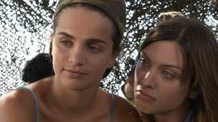 Online film Zahálka a kamufláž: Sirény v egejském moři