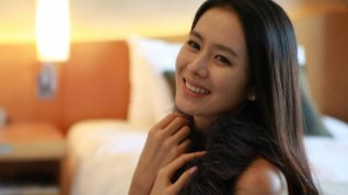 Online film Baekyahaeng: Hayan eodoom sokeul geolda