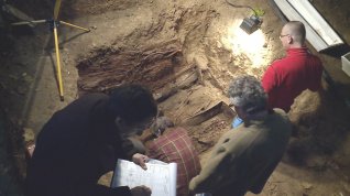 Online film Mrtvolu sprovoďte ze světa aneb Josef Toufar je ve druhé řadě od dna šachty