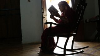 Online film Barefoot to Goa