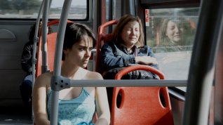Online film Karen llora en un bus
