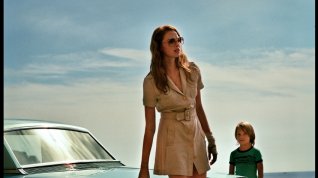 Online film La Dame dans l'auto avec des lunettes et un fusil