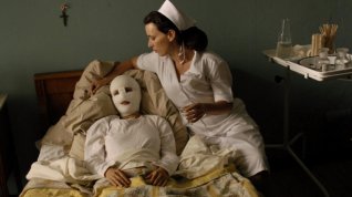 Online film Svázaná