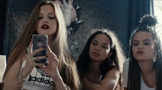 Online film Pod vodou