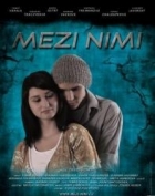 Online film Mezi nimi