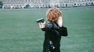 Online film Dívka s pistolí