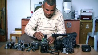 Online film Pět rozbitých kamer