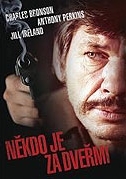 Online film Někdo je za dveřmi