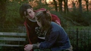 Online film Stella šlape chodník