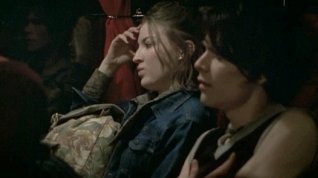 Online film Stella šlape chodník