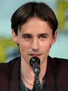 Herec Reeve Carney