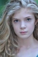 Herec Elena Kampouris