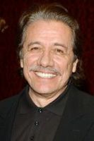 Režisér Edward James  Olmos