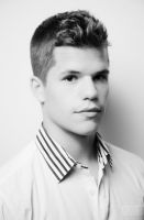 Herec Charlie Carver