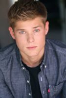 Herec Mason Dye