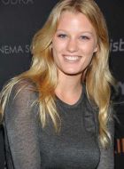 Herec Ashley Hinshaw