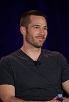 Herec Luke Macfarlane