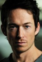 Herec Simon Quarterman