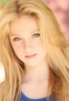 Herec Saxon Sharbino