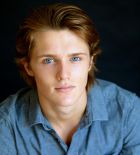 Herec Eugene Simon