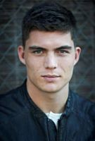 Herec Zane Holtz