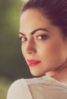 Herec Caitlin Carver