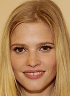 Herec Lara Stone