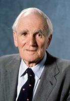 Herec Desmond Llewelyn