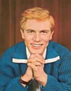 Herec Adam Faith