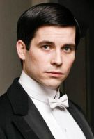 Herec Rob James-Collier