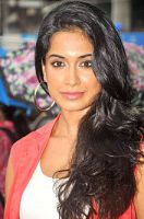 Herec Sarah-Jane Dias