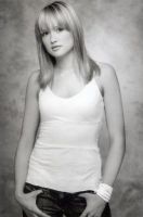 Herec Kaylee DeFer