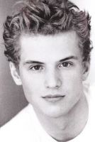 Herec Freddie Stroma