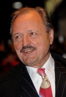 Herec Peter Bowles