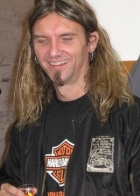 Herec Roman "Izzi" Izaiáš