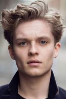 Herec Tom Glynn-Carney