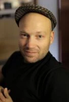 Herec Simon Klose