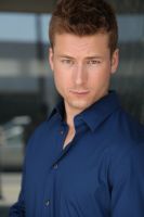 Herec Glen Powell