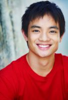 Herec Osric Chau